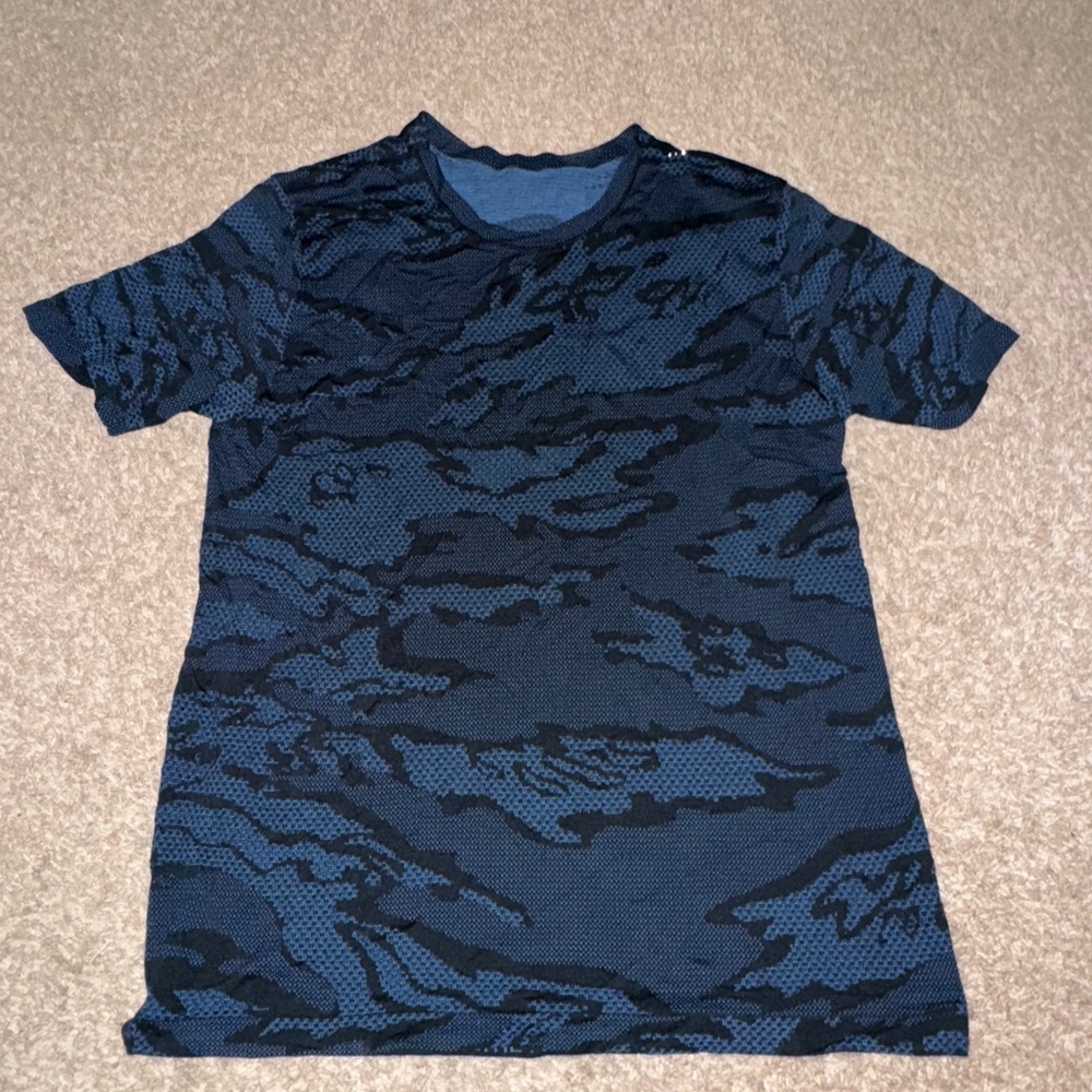 Lululemon athletic shirt